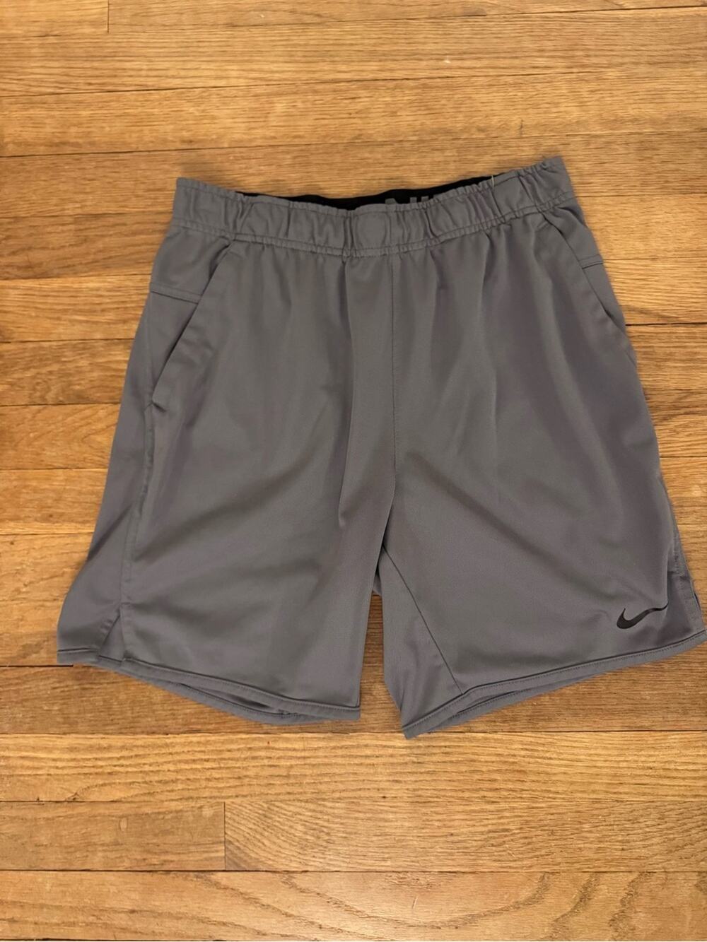 Nike Men's Gray Athletic Shorts - Size S
b66